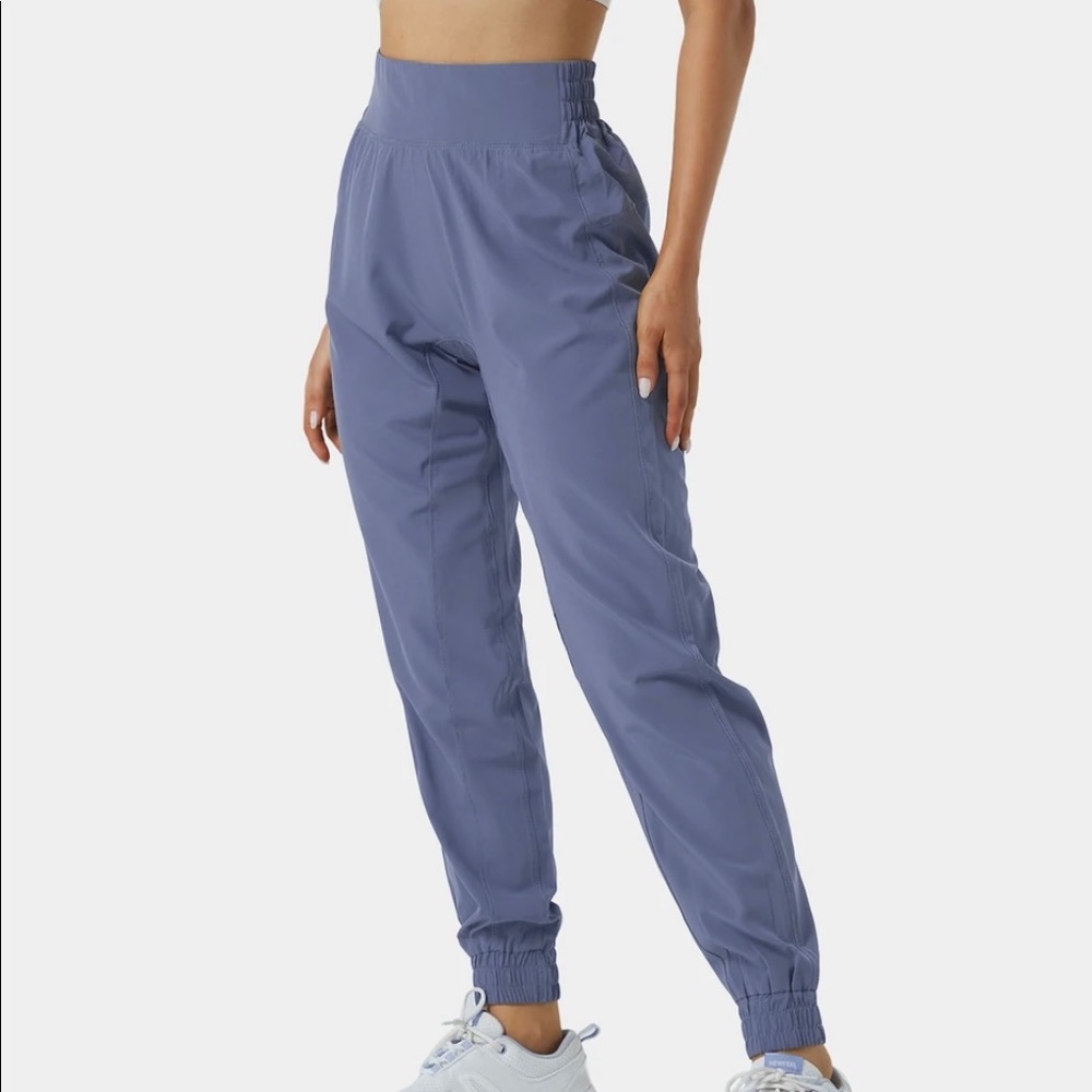 Halara High waisted Joggers Dust Blue Side M
